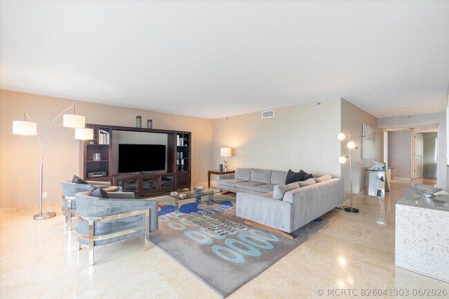 Building Photo - 4301 N Ocean Blvd