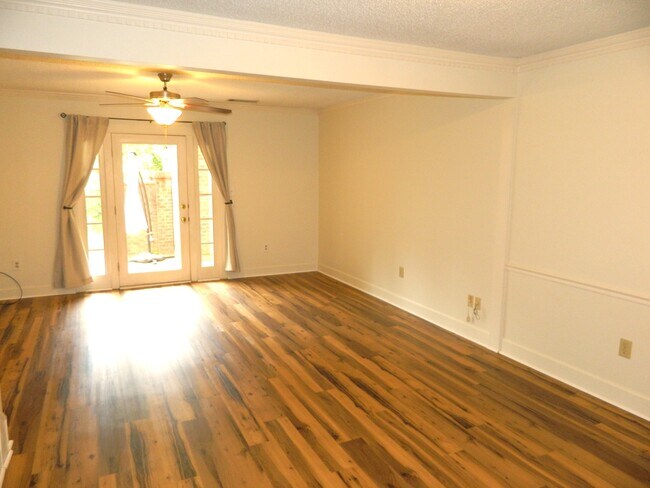 Building Photo - 407 Folkstone Cir