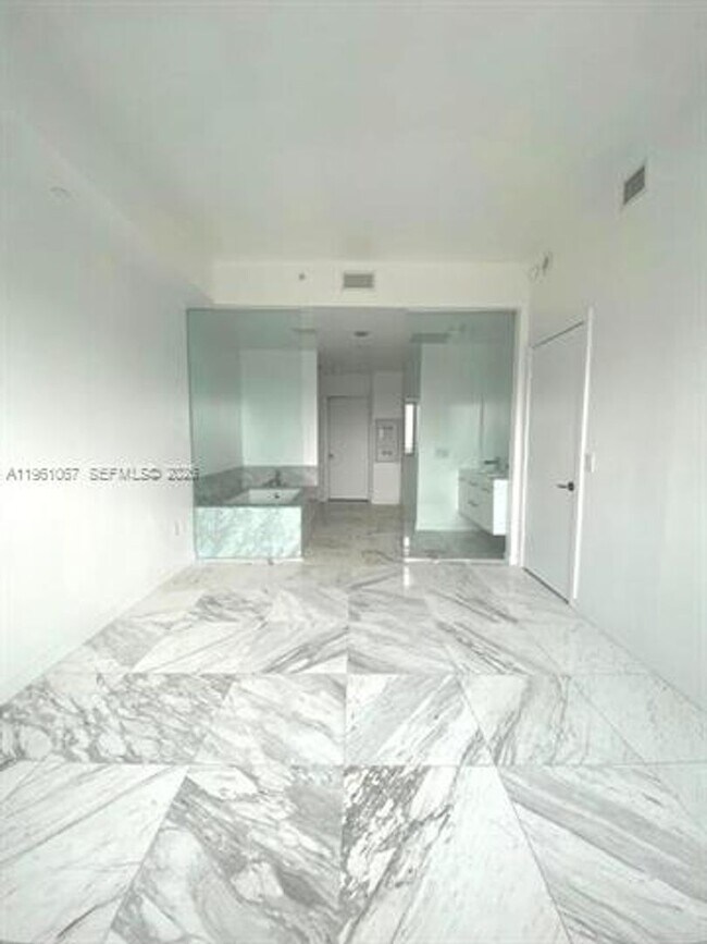 Building Photo - 480 NE 31st St