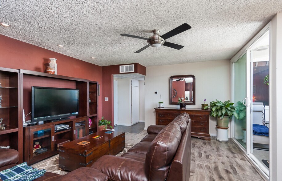 Building Photo - 1907 Robinson Ave