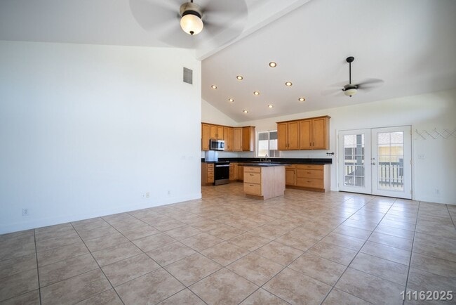 Building Photo - West Side Paradise – Updated 3-Bed, 2-Bath Upstairs Unit