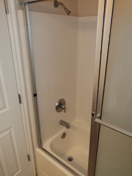 Building Photo - 175 Shade Tree Ln