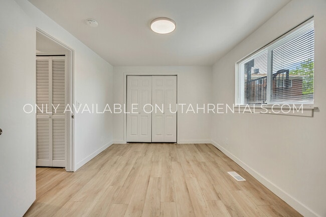 Building Photo - 1537 S 450 E
