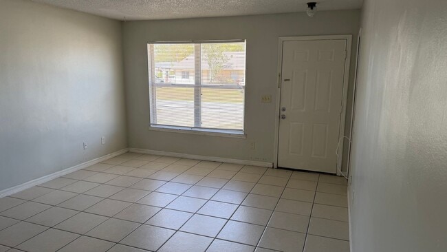 Building Photo - Two bedroom one bathroom, one car garage