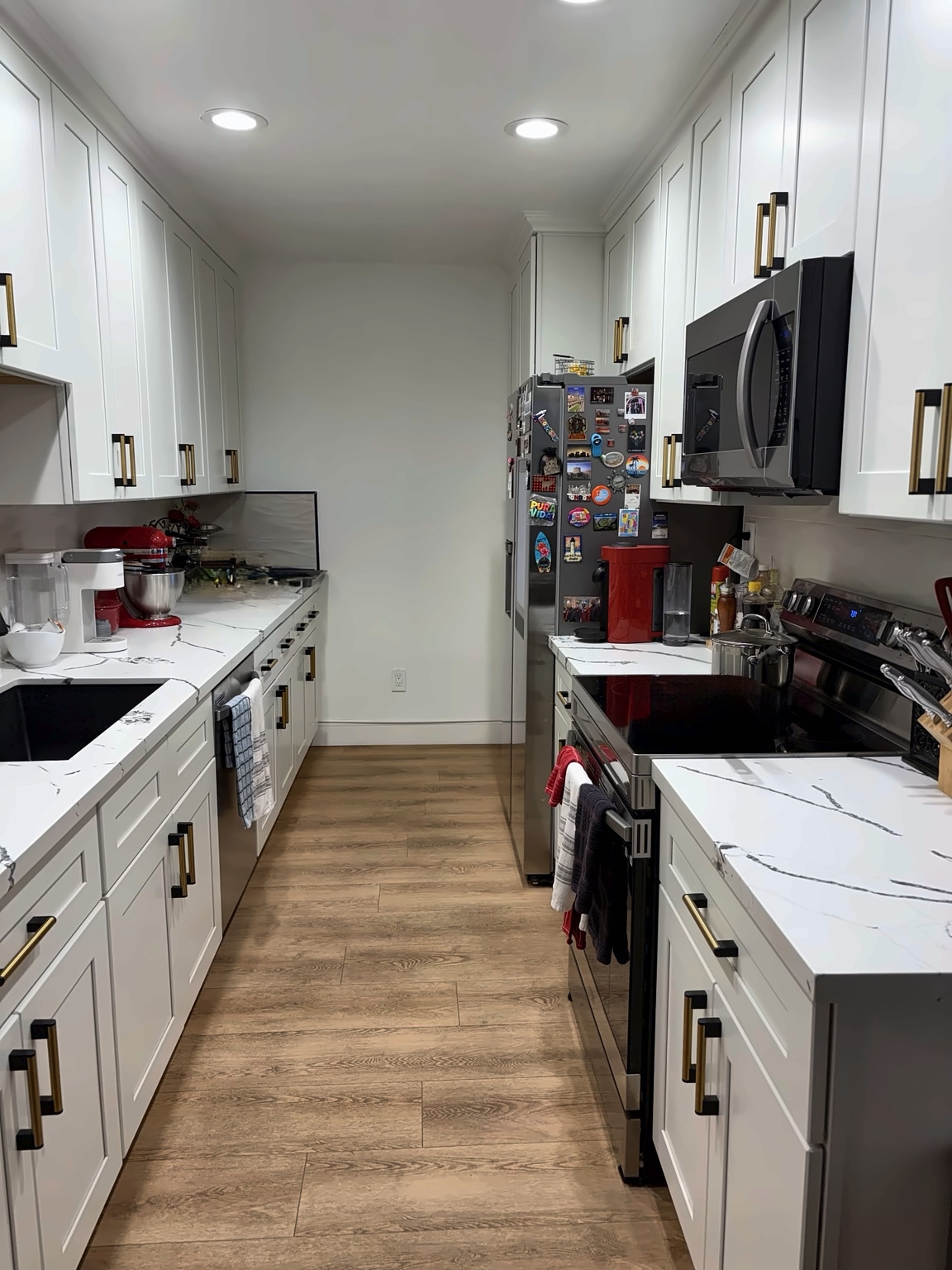 Kitchen - 1344 N Martel Ave