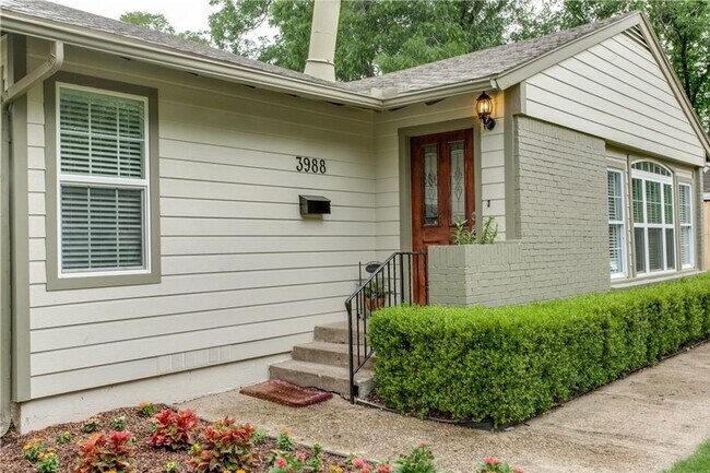 Building Photo - Midway Hollow 3 bed/2 bath Cottage Style Home