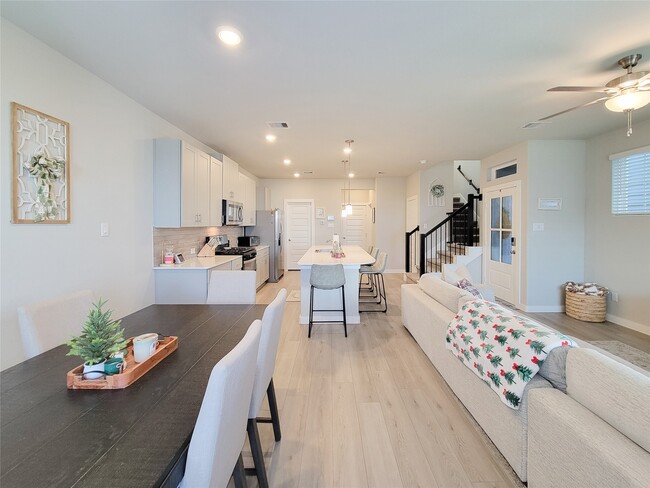 Building Photo - 710 Seafoam Ln