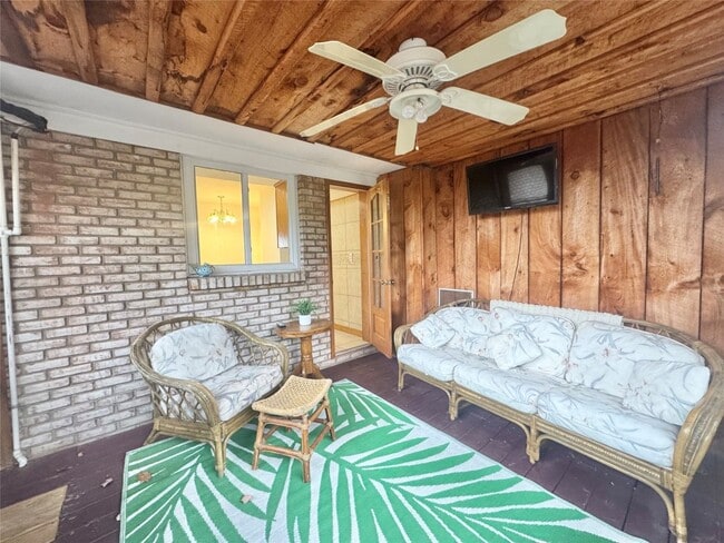 Building Photo - 300 Rano Blvd