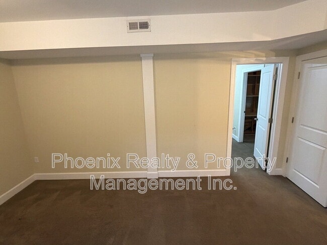 Building Photo - 454 N Finch Ave