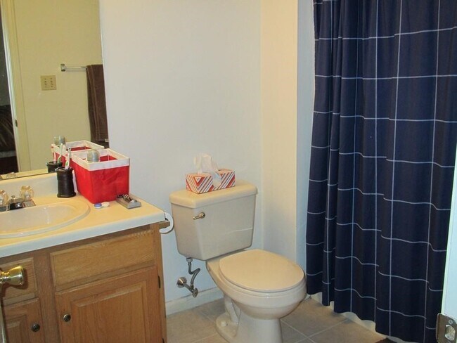 Building Photo - 299 River St