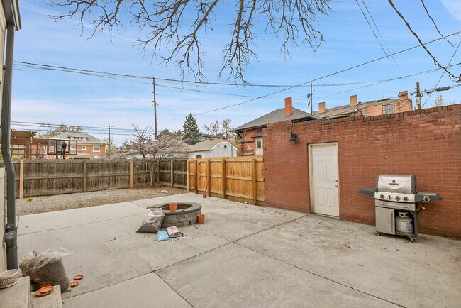 Building Photo - $1,475, 1 bed, 1 bath located in Denver