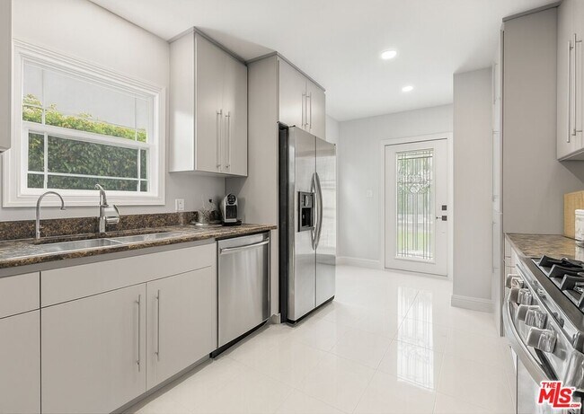 Building Photo - 419 S Almont Dr