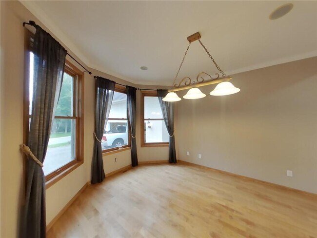 Building Photo - 8915 Umbria Pl N
