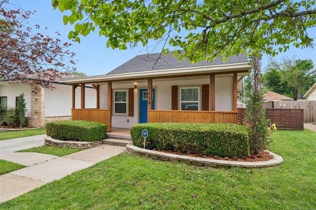 Building Photo - Gorgeous updated and modern open layout