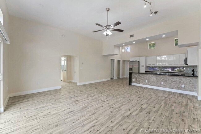 Building Photo - 4620 NE 18th Ave