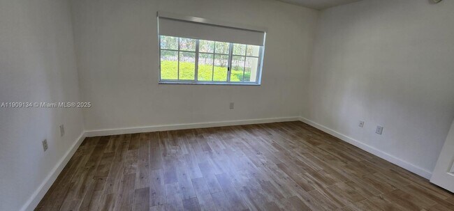 Building Photo - 2403 Centergate Dr