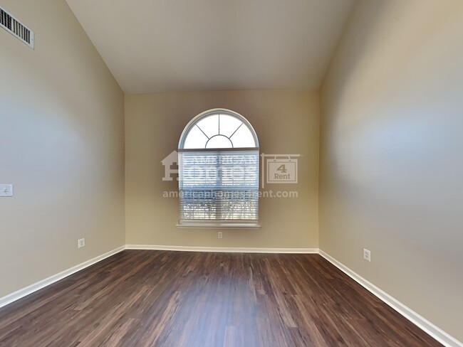 Building Photo - 157 Oak Bluff Road