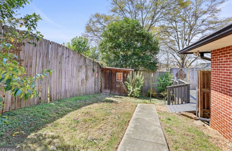 Building Photo - 102 Church St