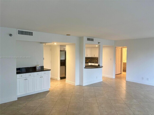 Primary Photo - 2025 Brickell Ave