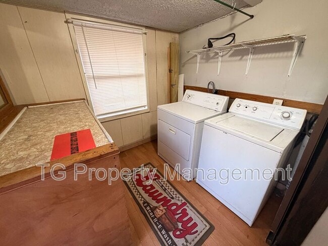 Building Photo - 10416 103rd St