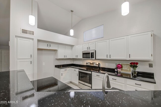 Building Photo - 15025 W Bottle Tree Ave