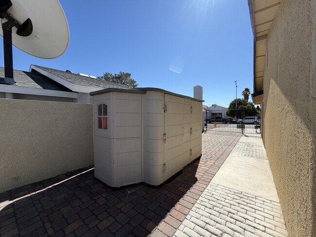 Building Photo - 6822 Endora Dr