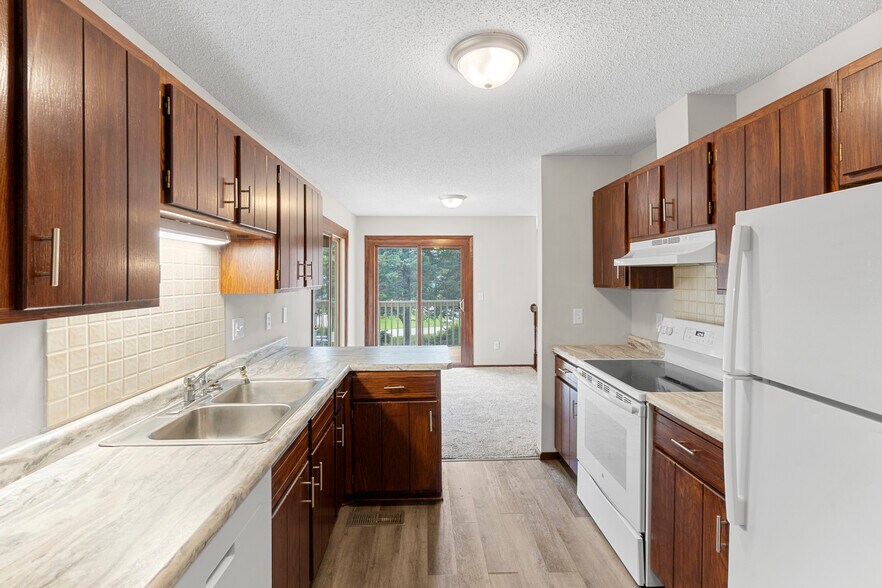 Dining area off kitchen, multiple exits to MF deck - 9774 Dorset Ln