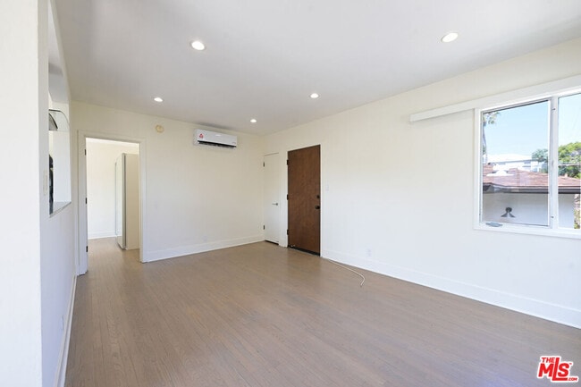 Building Photo - 3101 Arizona Ave