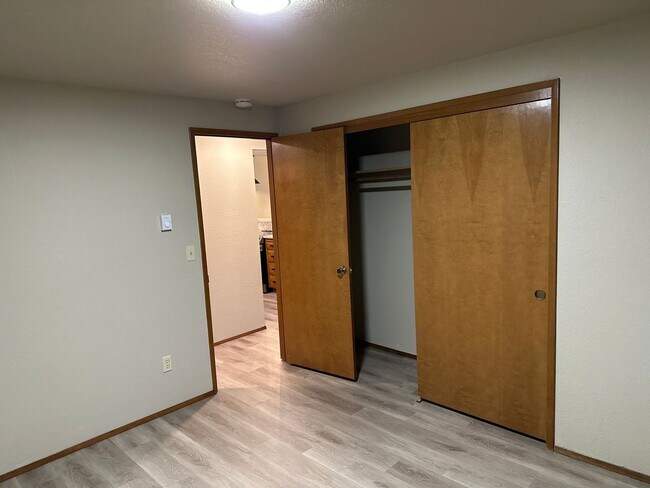 Building Photo - Large Mount Vernon 2 Bed 2 Bath