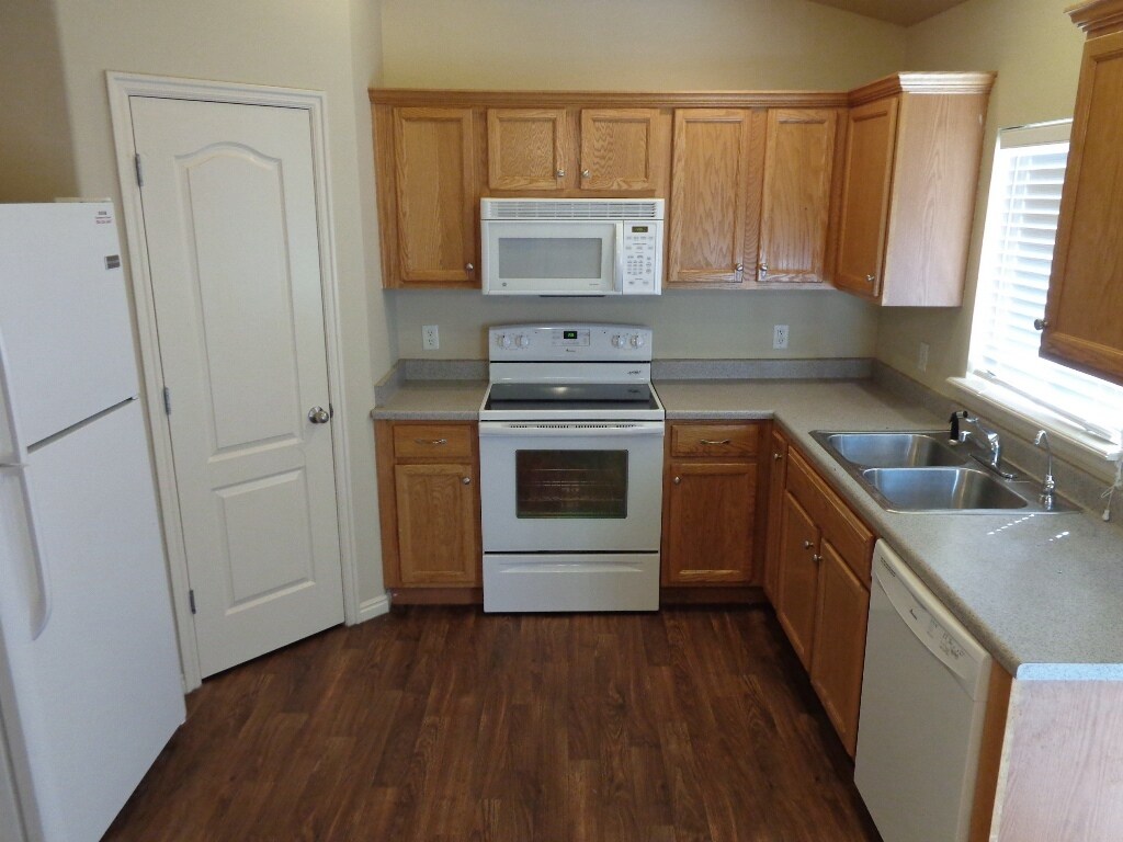 Building Photo - 2022 Juniper Dr