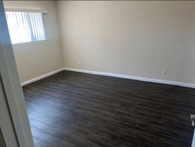 Building Photo - 2-bedroom 2 bath home with garage 55+commu...