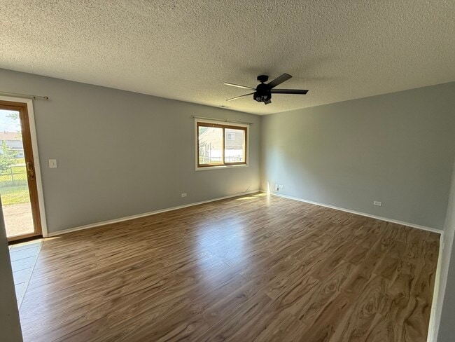 Building Photo - 1711 Bell Dr