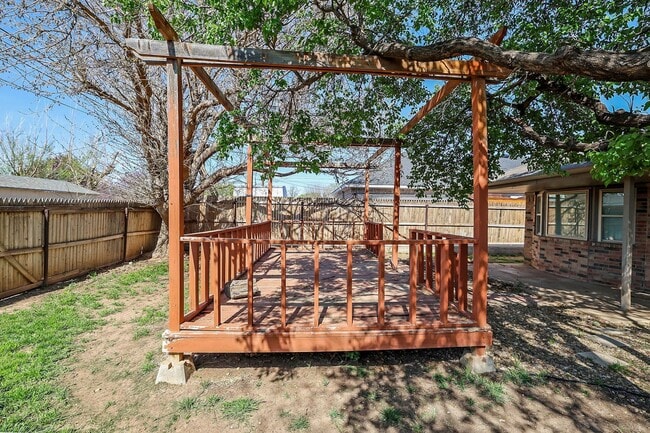 Building Photo - Beautiful 4 bedroom rental in Puckett West!