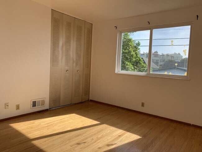 Building Photo - 1315 Skyline Dr