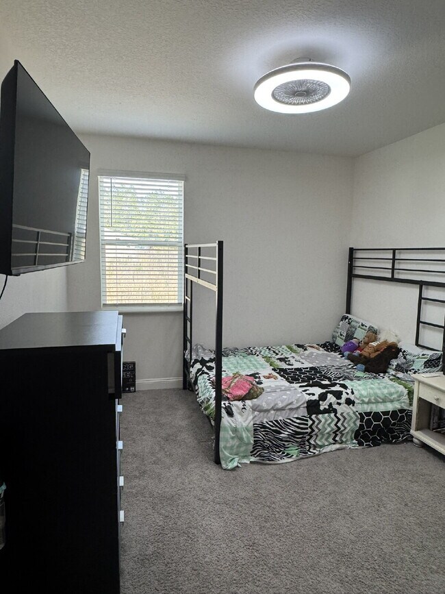 Building Photo - For Rent - Spring Move in Special ... 2nd Month's Rent FREE! (if sign a lease before the end of M...