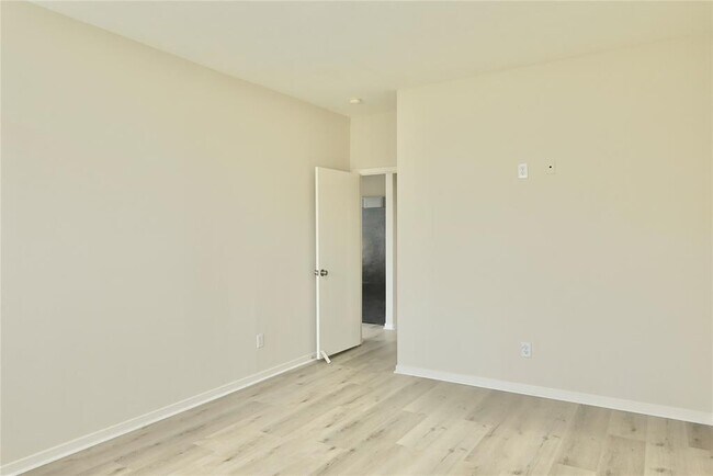 Building Photo - 23902 Spring Way Dr