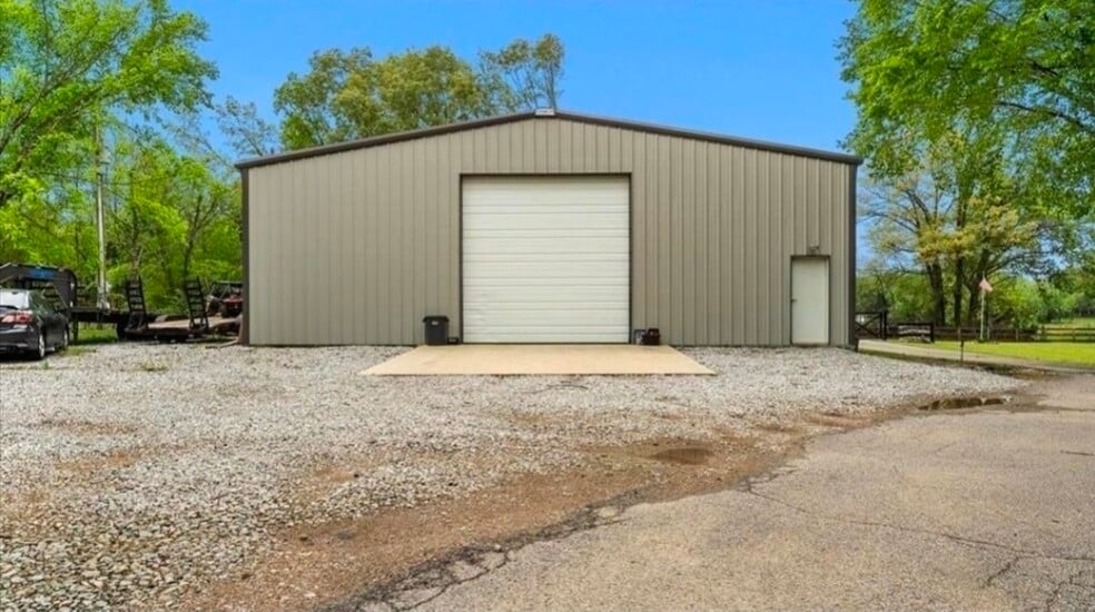 Building Photo - 440 Raleigh Lagrange Dr