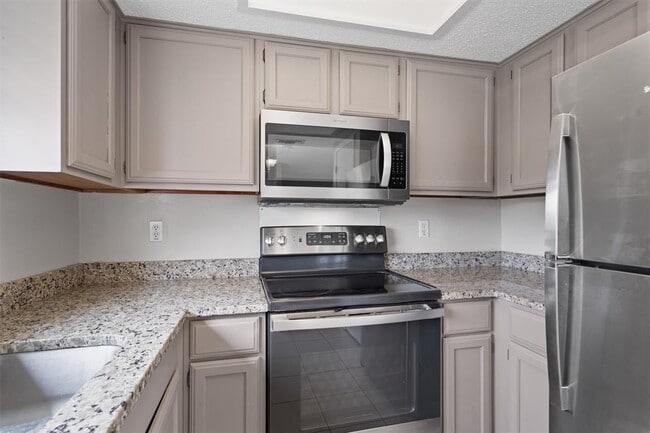 Building Photo - 13357 Water Oak Ln