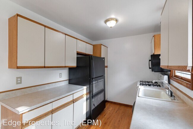 Building Photo - 3 br, 2 bath House - 1140 South Elm Street