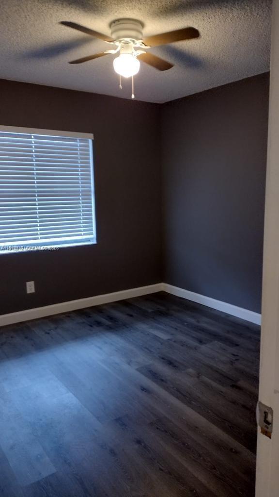 Building Photo - 617 Ixoria Ave