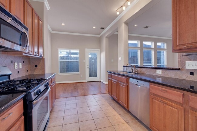 Building Photo - 3414 Home St