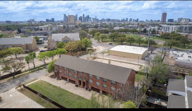 Building Photo - 1305 Halcyon Pl
