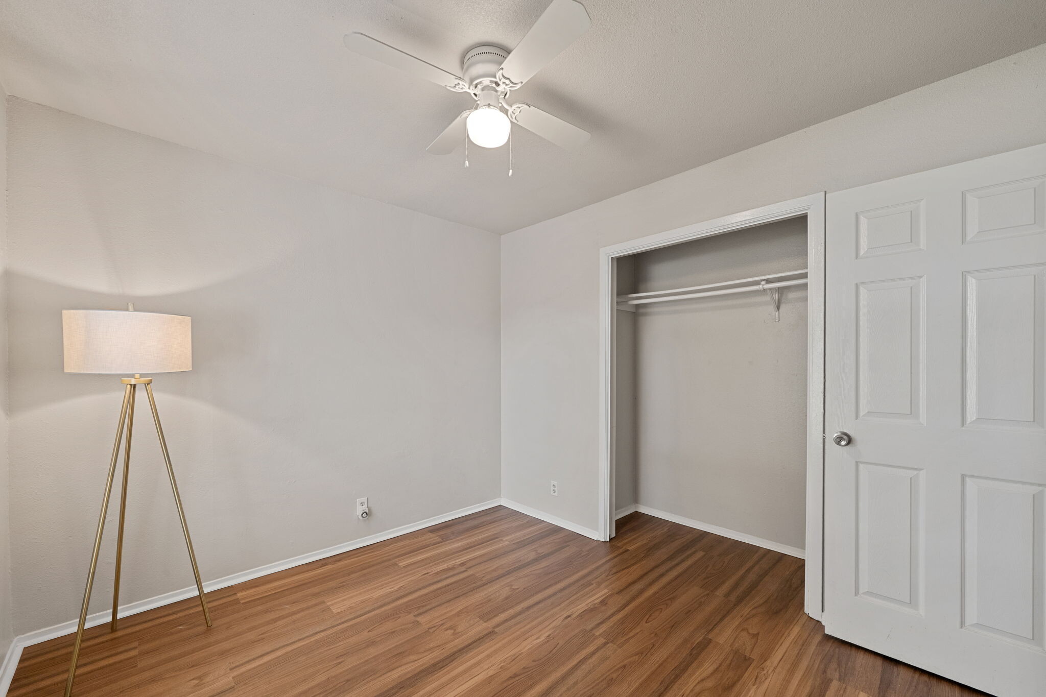 Building Photo - 703 Country Aire Dr