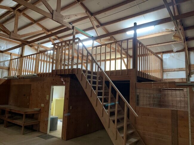 Building Photo - 2013 Mayfield Dr