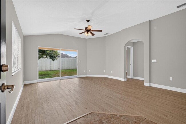 Building Photo - 557 Lindsay Anne Ct