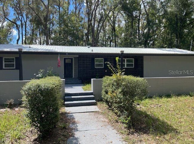 Primary Photo - 5021 W University Ave