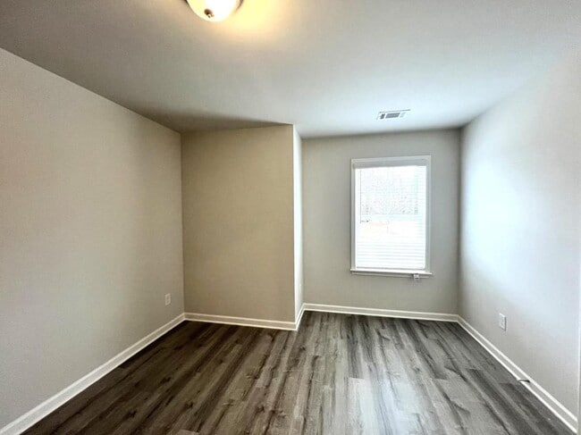 Building Photo - 145 Chase Xing