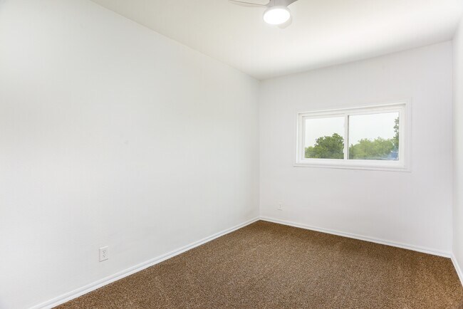 Building Photo - 8611 Key Windy Way