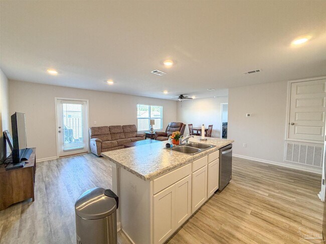 Building Photo - 4425 Redbay Ct