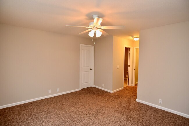 Building Photo - 45 Walker Ct